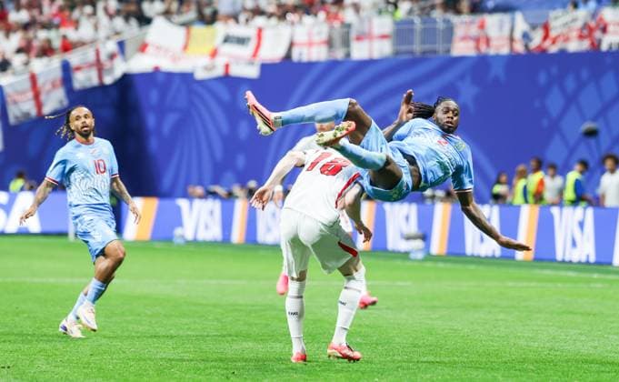RECORD DATE NOT STATED FIFA World Cup, WM, Weltmeisterschaft, Fussball 2026 - Round of 32 - England v DR Congo Anthony Gordon player of England and Aaron Wan-Bissaka player of DR Congo during the FIFA World Cup 2026 Round of 32 match between England and DR Congo, at Atlanta Stadium, in Atlanta, United States, on Wednesday, July 01, 2026.(Foto: Vanessa Carvalho Brazil Photo Press IMAGO) Sports Copyright: xVanessaxCarvalhox