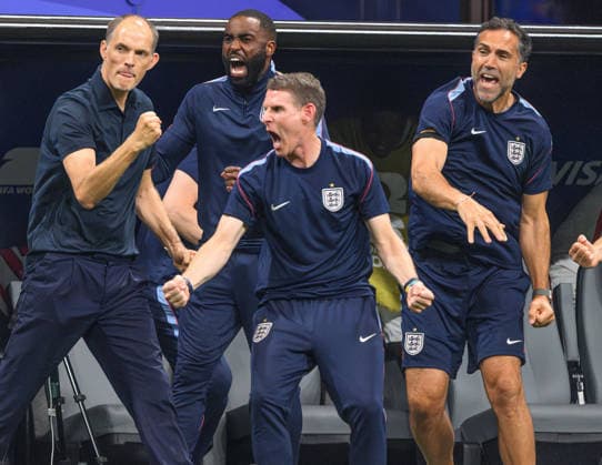 01 July 2026 - England v Democratic Republic of Congo - Atlanta Stadium - R32 - 2026 World Cup - USA. 01 July 2026 - England v Democratic Republic of Congo - Atlanta Stadium - R32 - 2026 World Cup - USA. Thomas Tuchel and the England coaching staff celebrate Harry Kane s goal. Picture : Mark Pain ATLANTA USA  Copyright: xMarkxPainx