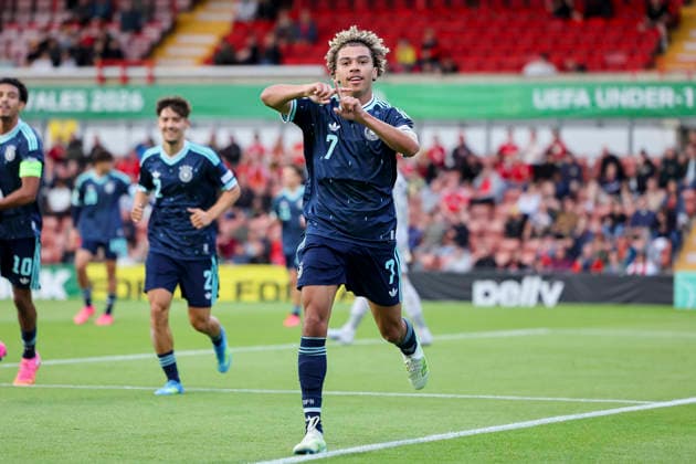Montrell Culbreath (Germany) bejubelt seinen Treffer zum 0:2, UEFA European Under-19 Championship 2026 Group A, Wales v Germany, Racecourse Ground am 01. July 2026 in Wrexham, Vereinigtes Königreich. (Foto von Marco Steinbrenner DeFodi Images) Montrell Culbreath (Germany) celebrates after scoring his teams second goal, UEFA European Under-19 Championship 2026 Group A, Wales v Germany, Racecourse Ground, July 1, 2026 in Wrexham, United Kingdom. (Photo by Marco Steinbrenner DeFodi Images) - *** Montrell Culbreath of Germany celebrates his goal to make it 0–2, 2026 UEFA European Under-19 Championship, Group A, Wales vs. Germany, Racecourse Ground on July 1, 2026, in Wrexham, United Kingdom. Photo by Marco Steinbrenner, DeFodi Images. Montrell Culbreath of Germany celebrates after scoring his team’s second goal, UEFA European Under-19 Championship 2026, Group A, Wales vs. Germany, Racecourse Ground, July 1, 2026, in Wrexham, United Kingdom. Photo by Marco Steinbrenner, DeFodi Images