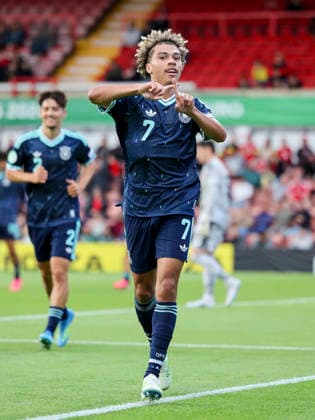 Montrell Culbreath (Germany) bejubelt seinen Treffer zum 0:2, UEFA European Under-19 Championship 2026 Group A, Wales v Germany, Racecourse Ground am 01. July 2026 in Wrexham, Vereinigtes Königreich. (Foto von Marco Steinbrenner DeFodi Images) Montrell Culbreath (Germany) celebrates after scoring his teams second goal, UEFA European Under-19 Championship 2026 Group A, Wales v Germany, Racecourse Ground, July 1, 2026 in Wrexham, United Kingdom. (Photo by Marco Steinbrenner DeFodi Images) - *** Montrell Culbreath of Germany celebrates his goal to make it 0–2, 2026 UEFA European Under-19 Championship, Group A, Wales vs. Germany, Racecourse Ground on July 1, 2026, in Wrexham, United Kingdom. Photo by Marco Steinbrenner, DeFodi Images. Montrell Culbreath of Germany celebrates after scoring his team’s second goal, UEFA European Under-19 Championship 2026, Group A, Wales vs. Germany, Racecourse Ground, July 1, 2026, in Wrexham, United Kingdom. Photo by Marco Steinbrenner, DeFodi Images