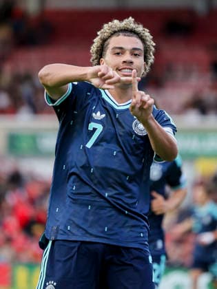 Montrell Culbreath (Germany) bejubelt seinen Treffer zum 0:2, UEFA European Under-19 Championship 2026 Group A, Wales v Germany, Racecourse Ground am 01. July 2026 in Wrexham, Vereinigtes Königreich. (Foto von Marco Steinbrenner DeFodi Images) Montrell Culbreath (Germany) celebrates after scoring his teams second goal, UEFA European Under-19 Championship 2026 Group A, Wales v Germany, Racecourse Ground, July 1, 2026 in Wrexham, United Kingdom. (Photo by Marco Steinbrenner DeFodi Images) - *** Montrell Culbreath of Germany celebrates his goal to make it 0–2, 2026 UEFA European Under-19 Championship, Group A, Wales vs. Germany, Racecourse Ground on July 1, 2026, in Wrexham, United Kingdom. Photo by Marco Steinbrenner, DeFodi Images. Montrell Culbreath of Germany celebrates after scoring his team’s second goal, UEFA European Under-19 Championship 2026, Group A, Wales vs. Germany, Racecourse Ground, July 1, 2026, in Wrexham, United Kingdom. Photo by Marco Steinbrenner, DeFodi Images