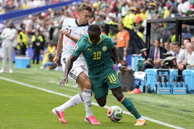 FIFA World Cup, WM, Weltmeisterschaft, Fussball 2026 - Round of 32 - Belgium vs Senegal Timothy Castagne of Belgium (L) in action against Sadio Mane of Senegal (R) during the FIFA World Cup 2026 Round of 32 match Belgium against Senegal, in Seattle, Washington, USA, 01 July 2026. SEATTLE United States  Copyright: xSTEPHENxBRASHEARx
