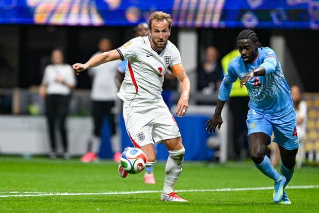 ATLANTA, GA - JULY 01: Harry Kane 9 of England and Axel Tuanzebe 4 of Congo battle for possession during the FIFA World Cup, WM, Weltmeisterschaft, Fussball 2026 Round of 32 match between England and DR Congo on July 1st, 2026 at Atlanta Stadium in Atlanta, GA. (Photo by Rich von Biberstein Icon Sportswire) SOCCER: JUL 01 FIFA World Cup 26 Round of 32 - England v Congo DR EDITORIAL USE ONLY Icon260701022