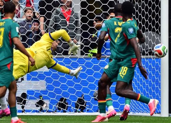 Belgium s goalkeeper Thibaut Courtois pictured in action as Senegal scores the 0-1 goal during a soccer game between Belgian national team, Nationalteam Red Devils and Senegal, on Wednesday 01 July 2026, at the Seattle Field, in Seattle, a 1 16 finals game in the FIFA World Cup, WM, Weltmeisterschaft, Fussball 2026. DIRKxWAEM  x180117981x