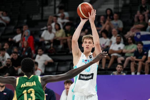 Slovenia v Australia - Round of 16 - FIBA U17, U 17 Basketball World Cup 2026 Lun Jarc of Slovenia competes during the FIBA U17 Basketball World Cup Round of 16 game between Slovenia and Australia at BDC Main Venue in Istanbul, Turkey, on July 1, 2026. Istanbul Istanbul Turkey  Copyright: xYagizxGurtugx originalFilename:gurtug-slovenia260701_npSel.jpg