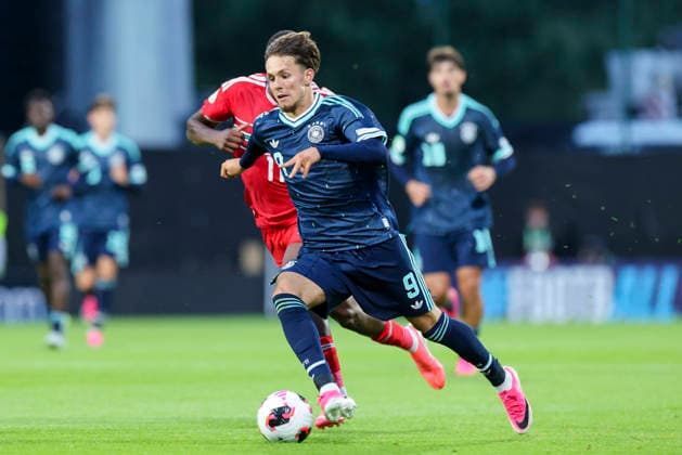 Otto Stange (Germany) kontrolliert den Ball, UEFA European Under-19 Championship 2026 Group A, Wales v Germany, Racecourse Ground am 01. July 2026 in Wrexham, Vereinigtes Königreich. (Foto von Marco Steinbrenner DeFodi Images) Otto Stange (Germany) controls the ball, UEFA European Under-19 Championship 2026 Group A, Wales v Germany, Racecourse Ground, July 1, 2026 in Wrexham, United Kingdom. (Photo by Marco Steinbrenner DeFodi Images) - *** Otto Stange (Germany) controls the ball, 2026 UEFA European Under-19 Championship Group A, Wales vs. Germany, Racecourse Ground on July 1, 2026, in Wrexham, United Kingdom. Photo by Marco Steinbrenner, DeFodi Images. Otto Stange (Germany) controls the ball, 2026 UEFA European Under-19 Championship Group A, Wales vs. Germany, Racecourse Ground, July 1, 2026, in Wrexham, United Kingdom. Photo by Marco Steinbrenner, DeFodi Images
