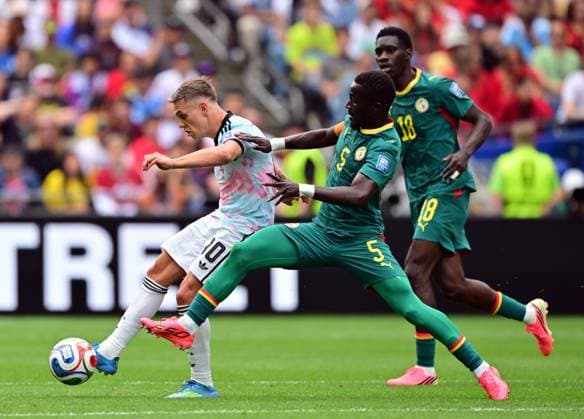 Belgium s Leandro Trossard and Senegal s Idrissa Gueye fight for the ball during a soccer game between Belgian national team, Nationalteam Red Devils and Senegal, on Wednesday 01 July 2026, at the Seattle Field, in Seattle, a 1 16 finals game in the FIFA World Cup, WM, Weltmeisterschaft, Fussball 2026. DIRKxWAEM  x180122249x