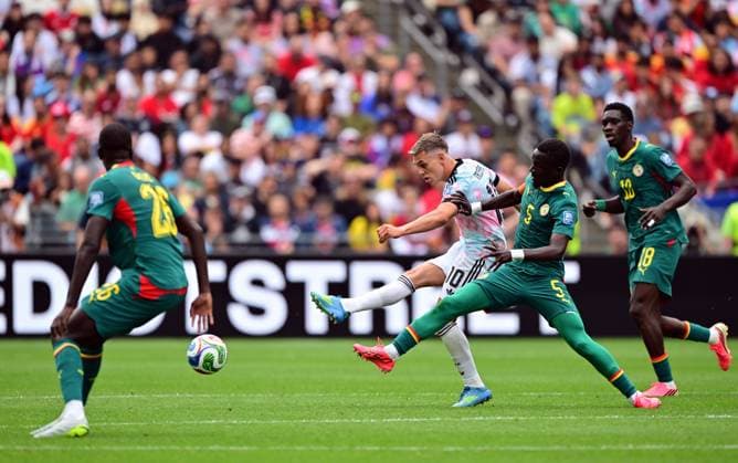 Belgium s Leandro Trossard and Senegal s Idrissa Gueye fight for the ball during a soccer game between Belgian national team, Nationalteam Red Devils and Senegal, on Wednesday 01 July 2026, at the Seattle Field, in Seattle, a 1 16 finals game in the FIFA World Cup, WM, Weltmeisterschaft, Fussball 2026. DIRKxWAEM  x180122279x