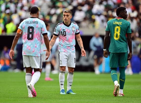 Arguing Belgium s Leandro Trossard and Belgium s Youri Tielemans pictured during a soccer game between Belgian national team, Nationalteam Red Devils and Senegal, on Wednesday 01 July 2026, at the Seattle Field, in Seattle, a 1 16 finals game in the FIFA World Cup, WM, Weltmeisterschaft, Fussball 2026. DIRKxWAEM  x180122633x