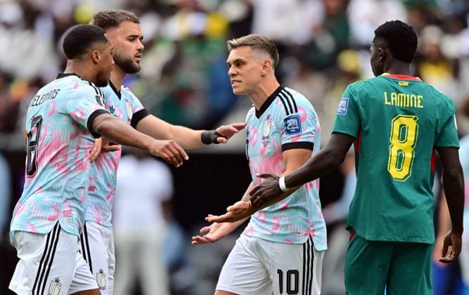 Belgium s Nicolas Raskin pictured between an arguing Belgium s Youri Tielemans and Belgium s Leandro Trossard during a soccer game between Belgian national team, Nationalteam Red Devils and Senegal, on Wednesday 01 July 2026, at the Seattle Field, in Seattle, a 1 16 finals game in the FIFA World Cup, WM, Weltmeisterschaft, Fussball 2026. DIRKxWAEM  x180122772x