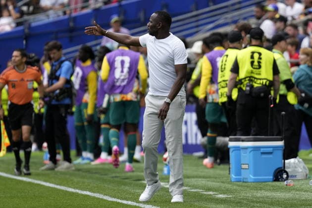 FIFA World Cup, WM, Weltmeisterschaft, Fussball 2026 - Round of 32 - Belgium vs Senegal Senegal s head coach Pape Thiaw gestures during the FIFA World Cup 2026 Round of 32 match Belgium against Senegal, in Seattle, Washington, USA, 01 July 2026. SEATTLE United States  Copyright: xSTEPHENxBRASHEARx
