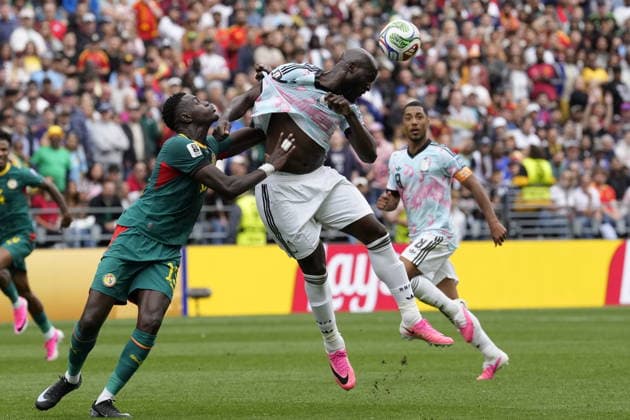 FIFA World Cup, WM, Weltmeisterschaft, Fussball 2026 - Round of 32 - Belgium vs Senegal Moussa Niakhate of Senegal (L) in action against Romelu Lukaku of Belgium (R) during the FIFA World Cup 2026 Round of 32 match Belgium against Senegal, in Seattle, Washington, USA, 01 July 2026. SEATTLE United States  Copyright: xSTEPHENxBRASHEARx