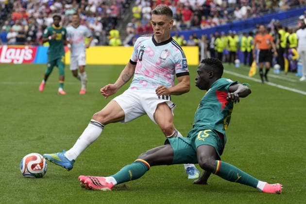 FIFA World Cup, WM, Weltmeisterschaft, Fussball 2026 - Round of 32 - Belgium vs Senegal Leandro Trossard of Belgium (L) in action against Krepin Diatta of Senegal (R) during the FIFA World Cup 2026 Round of 32 match Belgium against Senegal, in Seattle, Washington, USA, 01 July 2026. SEATTLE United States  Copyright: xSTEPHENxBRASHEARx
