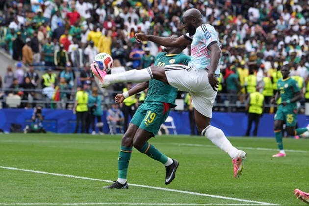 Belgium v Senegal - FIFA World Cup, WM, Weltmeisterschaft, Fussball 2026 - Round of 32 SEATTLE, USA - JULY 01: Romelu Lukaku (R) of Belgium in action against Moussa Niakhate (19) of Senegal during the 2026 FIFA World Cup Round of 32 match between Belgium and Senegal at Lumen Field (Seattle Stadium) in Seattle, Washington, United States on July 01, 2026. Ercin Erturk Anadolu Washington United States. Editorial use only. Please get in touch for any other usage.  Copyright: x2026xAnadoluxErcinxErturkx