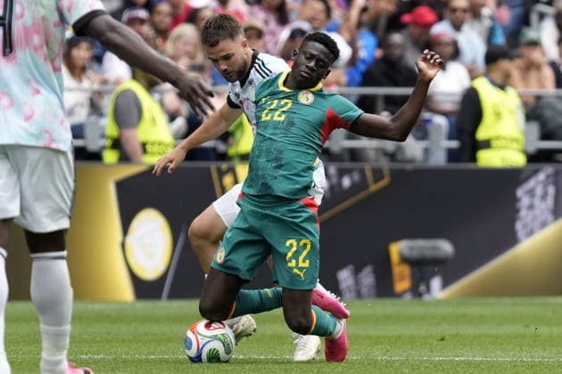 FIFA World Cup, WM, Weltmeisterschaft, Fussball 2026 - Round of 32 - Belgium vs Senegal Nicolas Raskin of Belgium (L) in action against Bara Sapoko Ndiaye of Senegal (R) during the FIFA World Cup 2026 Round of 32 match Belgium against Senegal, in Seattle, Washington, USA, 01 July 2026. SEATTLE United States  Copyright: xSTEPHENxBRASHEARx