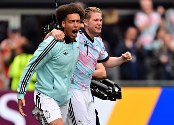 Belgium s Axel Witsel and Belgium s Kevin De Bruyne celebrate after winning a soccer game between Belgian national team, Nationalteam Red Devils and Senegal, on Wednesday 01 July 2026, at the Seattle Field, in Seattle, a 1 16 finals game in the FIFA World Cup, WM, Weltmeisterschaft, Fussball 2026. DIRKxWAEM  x180128769x