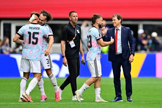 Belgium vs Senegal - 2026 FIFA World Cup, WM, Weltmeisterschaft, Fussball SEATTLE, USA - JULY 01 : Raskin Nicolas midfielder of Belgium, Garcia Rudi head coach of Belgium during the FIFA World Cup 2026 Round of 32 match between Belgium and Senegal at the Lumen Field stadium on July 01, 2026 in Seattle, USA, 15 06 2026 Seattle United States of America  Copyright: xJanxDexMeuleneirx