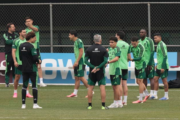 FIFA World Cup, WM, Weltmeisterschaft, Fussball 2026 - Mexico training session Mexico players attend a training session as part of their preparation for the FIFA World Cup 2026 round of 16 soccer match against England, in Mexico City, Mexico, 01 July 2026. Mexico City Mexico  Copyright: xJosexMendezx