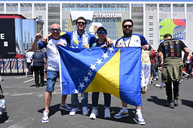 USA v Bosnia and Herzegovina - FIFA World Cup, WM, Weltmeisterschaft, Fussball 2026 - Round of 32 SANTA CLARA, CALIFORNIA - JULY 1: Fans of Bosnia Herzegovina are seen before the 2026 FIFA World Cup Round of 32 match between USA vs Bosnia and Herzegovina at the San Francisco Stadium (Levi s Stadium) in Santa Clara, California, United States on July 1, 2026. Tayfun Coskun Anadolu California United States. Editorial use only. Please get in touch for any other usage.  Copyright: x2026xAnadoluxTayfunxCoskunx