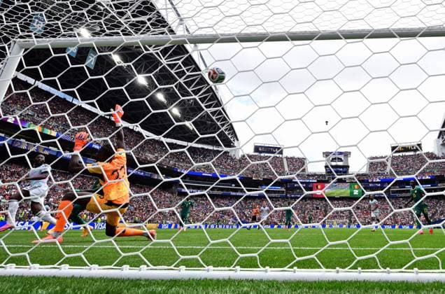 Senegal s goalkeeper Mory Diaw dives to the ball as Belgium s Romelu Lukaku scores the 1-2 goal during a soccer game between Belgian national team, Nationalteam Red Devils and Senegal, on Wednesday 01 July 2026, at the Seattle Field, in Seattle, a 1 16 finals game in the FIFA World Cup, WM, Weltmeisterschaft, Fussball 2026. DIRKxWAEM  x180130219x