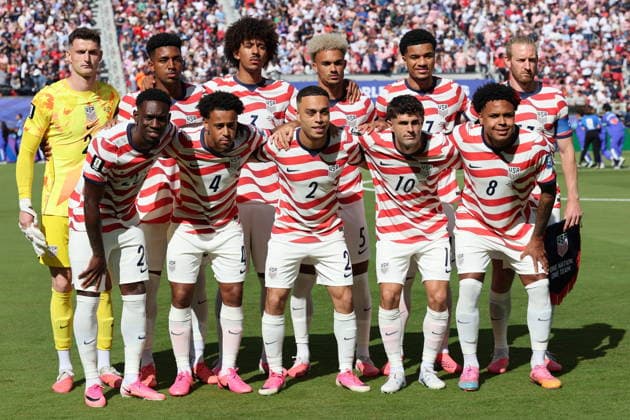 FIFA World Cup, WM, Weltmeisterschaft, Fussball 2026 - Round of 32 - USA vs Bosnia and Herzegovina Players of USA pose for a family picture ahead of the FIFA World Cup 2026 Round of 32 match USA against Bosnia and Herzegovina, in San Francisco, Califronia, USA, 01 July 2026. SANTA CLARA United States  Copyright: xBENJAMINxFANJOYx
