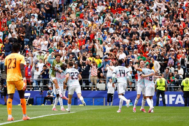 SEATTLE, WA - JULY 01: Players from Belgium react after a goal by midfielder Youri Tielemans 8 during the FIFA World Cup, WM, Weltmeisterschaft, Fussball 2026 Round of 32 match between Belgium and Senegal on July 1, 2026 at Seattle Stadium in Seattle, Washington. (Photo by Henry Rodenburg Icon Sportswire) SOCCER: JUL 01 FIFA World Cup 26 Round of 32 - Belgium v Senegal EDITORIAL USE ONLY Icon260701023