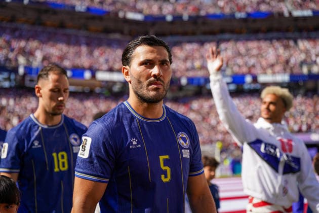 USA: Fußball FIFA World Cup, WM, Weltmeisterschaft, Fussball 2026, Sechzehntelfinale - USA vs Bosnien - Herzegowina im Levi™s Stadium (Santa Clara, San Francisco Bay Area, Kalifornien): Sead KolaÅ¡inac Sead Kolasinac (Bosnien und Herzegowina 5) *** USA Soccer 2026 FIFA World Cup, Round of 32: USA vs. Bosnia and Herzegovina at Levi’s™ Stadium in Santa Clara, San Francisco Bay Area, California. Sead Kolaöinac, Bosnia and Herzegovina 5 Copyright: xJOERANxSTEINSIEKx