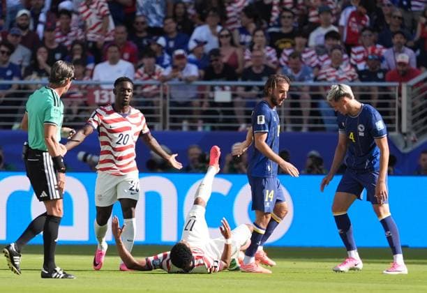 USA v Bosnia and Herzegovina - FIFA World Cup, WM, Weltmeisterschaft, Fussball 2026 - Round of 32 SANTA CLARA, CALIFORNIA - JULY 1: Malik Tillman (17) of USA lies on the ground during the 2026 FIFA World Cup Round of 32 match between USA vs Bosnia and Herzegovina at the San Francisco Stadium (Levi s Stadium) in Santa Clara, California, United States on July 1, 2026. Tayfun Coskun Anadolu California United States. Editorial use only. Please get in touch for any other usage.  Copyright: x2026xAnadoluxTayfunxCoskunx