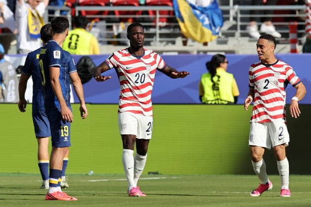 FIFA World Cup, WM, Weltmeisterschaft, Fussball 2026 - Round of 32 - USA vs Bosnia and Herzegovina Folarin Balogun of USA (C) celebrates scoring the 1-0 goal during the FIFA World Cup 2026 Round of 32 match USA against Bosnia and Herzegovina, in San Francisco, Califronia, USA, 01 July 2026. SANTA CLARA United States  Copyright: xBENJAMINxFANJOYx