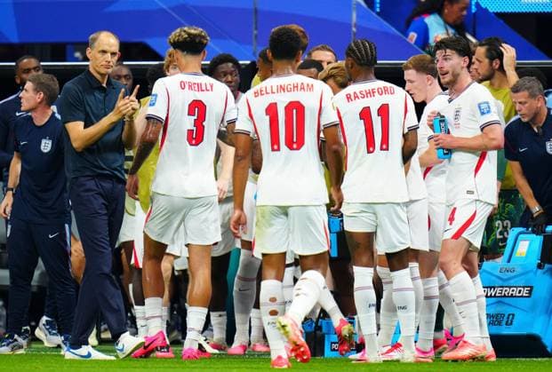 Thomas Tuchel Manager Head Coach of England issues instructions during a hydration break England v DR Congo, 2026 FIFA World Cup, WM, Weltmeisterschaft, Fussball Group of 32, Football, Atlanta Stadium, Atlanta, Georgia, USA - 01 Jul 2026Atlanta Mercedes-Benz Stadium Georgia (GA) United States of America  Copyright: xJavierxGarcia Shutterstockx 16970375hg