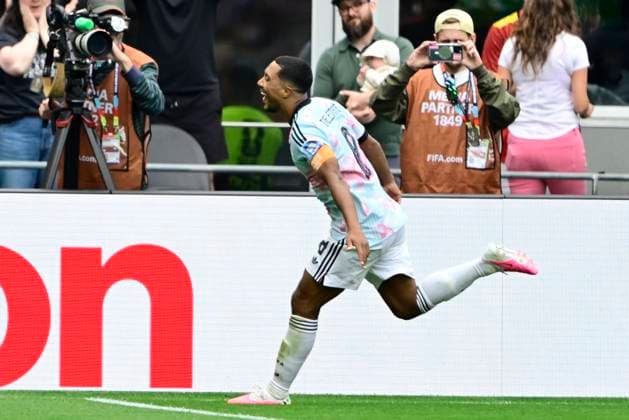 Belgium vs Senegal - 2026 FIFA World Cup, WM, Weltmeisterschaft, Fussball SEATTLE, USA - JULY 01 : Tielemans Youri midfielder of Belgium scores a penalty during the FIFA World Cup 2026 Round of 32 match between Belgium and Senegal at the Lumen Field stadium on July 01, 2026 in Seattle, USA, 15 06 2026 Seattle United States of America  Copyright: xJanxDexMeuleneirx