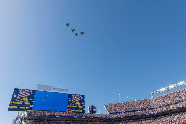 SANTA CLARA, CA - JULY 01: A military flyover before the FIFA World Cup, WM, Weltmeisterschaft, Fussball round of 32 match between the United States (USA) and Bosnia and Herzegovina on July 1, 2026 at San Francisco Bay Area Stadium in Santa Clara, CA. (Photo by Bob Kupbens Icon Sportswire) SOCCER: JUL 01 FIFA World Cup 26 Round of 32 - USA v Bosnia and Herzegovina EDITORIAL USE ONLY Icon260701012