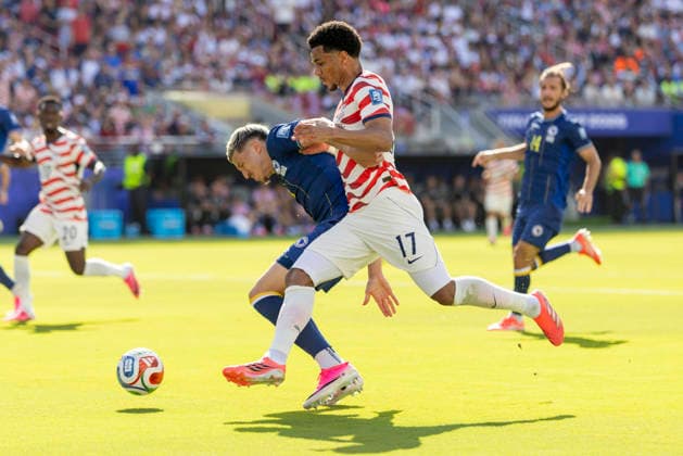 SANTA CLARA, CA - JULY 01: Malik Tillman 17 of United States of America brings the ball into the box during the FIFA World Cup, WM, Weltmeisterschaft, Fussball round of 32 match between the United States (USA) and Bosnia and Herzegovina on July 1, 2026 at San Francisco Bay Area Stadium in Santa Clara, CA. (Photo by Bob Kupbens Icon Sportswire) SOCCER: JUL 01 FIFA World Cup 26 Round of 32 - USA v Bosnia and Herzegovina EDITORIAL USE ONLY Icon260701026