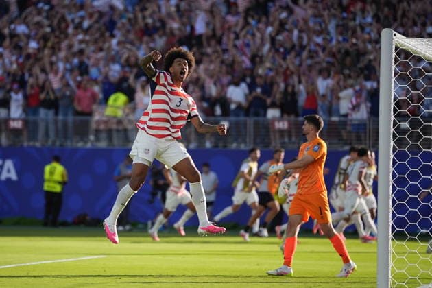 USA v Bosnia and Herzegovina - FIFA World Cup, WM, Weltmeisterschaft, Fussball 2026 - Round of 32 SANTA CLARA, CALIFORNIA - JULY 1: Chris Richards (3) of USA celebrates after Malik Tillman (17) of USA scored a goal during the 2026 FIFA World Cup Round of 32 match between USA vs Bosnia and Herzegovina at the San Francisco Stadium (Levi s Stadium) in Santa Clara, California, United States on July 1, 2026. Tayfun Coskun Anadolu California United States. Editorial use only. Please get in touch for any other usage.  Copyright: x2026xAnadoluxTayfunxCoskunx