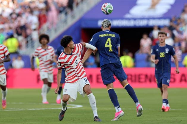 FIFA World Cup, WM, Weltmeisterschaft, Fussball 2026 - Round of 32 - USA vs Bosnia and Herzegovina Ricardo Pepi of USA (L) in action against Tarik Muharemovic of Bosnia and Herzegovina (R) during the FIFA World Cup 2026 Round of 32 match USA against Bosnia and Herzegovina, in San Francisco, Califronia, USA, 01 July 2026. SANTA CLARA United States  Copyright: xBENJAMINxFANJOYx