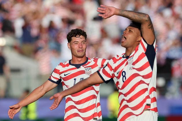 FIFA World Cup, WM, Weltmeisterschaft, Fussball 2026 - Round of 32 - USA vs Bosnia and Herzegovina Weston McKennie (R) and Sebastian Berhalter (L) of USA celebrate winning the FIFA World Cup 2026 Round of 32 match USA against Bosnia and Herzegovina, in San Francisco, Califronia, USA, 01 July 2026. SANTA CLARA United States  Copyright: xBENJAMINxFANJOYx