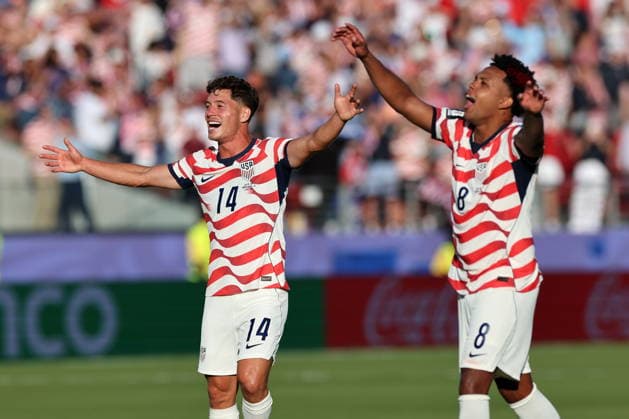 FIFA World Cup, WM, Weltmeisterschaft, Fussball 2026 - Round of 32 - USA vs Bosnia and Herzegovina Weston McKennie (R) and Sebastian Berhalter (L) of USA celebrate winning the FIFA World Cup 2026 Round of 32 match USA against Bosnia and Herzegovina, in San Francisco, Califronia, USA, 01 July 2026. SANTA CLARA United States  Copyright: xBENJAMINxFANJOYx