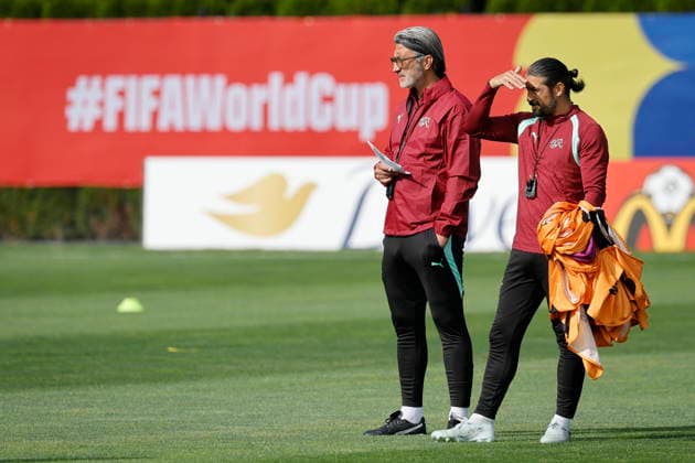 FIFA World Cup, WM, Weltmeisterschaft, Fussball 2026 - Switzerland training session Switzerland s head coach Murat Yakin (L) and assistant coach Davide Calladuring a training session one day ahead of the FIFA World Cup round of 32 match between Switzerland and Algeria at the National Soccer Development Centre in Vancouver, Canada, 01 July 2026. VANCOUVER Canada  Copyright: xPETERxKLAUNZERx