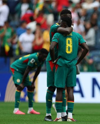 (260702) -- SEATTLE, July 2, 2026 -- Players of Senegal hug each other after the round of 32 match between Belgium and Senegal at the 2026 FIFA World Cup, WM, Weltmeisterschaft, Fussball at Seattle Stadium in Seattle, the United States, July 1, 2026. ) (SP)U.S.-SEATTLE-FOOTBALL-FIFA WORLD CUP-ROUND OF 32-BEL VS SEN MaoxSiqian 