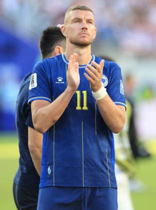 SANTA CLARA, CALIFORNIA - JULY 1: Edin DÅ¾eko of Bosnia and Herzegovina applauds the fans after the FIFA World Cup, WM, Weltmeisterschaft, Fussball 2026 Round Of 32 match between USA and Bosnia and Herzegovina at San Francisco Bay Area Stadium on July 1, 2026 in Santa Clara, United States.  Copyright: xMBxMediax