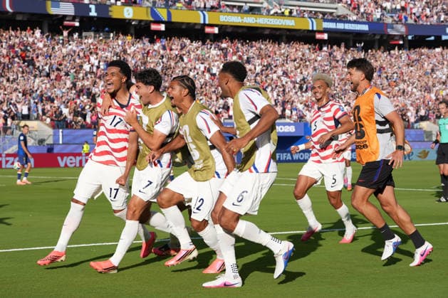 US players celebrate a goal during the FIFA World Cup, WM, Weltmeisterschaft, Fussball 2026 Round of 32 match United States against Bosnia and Herzegovina at Levi s Stadium in Santa Clara, United States, 01 July 2026. FIFA WORLD CUP 2026 - Round of 32 - United States vs Bosnia and Herzegovina !ACHTUNG: NUR REDAKTIONELLE NUTZUNG!  Copyright: xOmarxAlonsox GR4064 20260702-55020771460_1