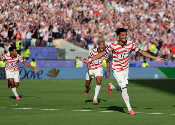 (260702) -- SAN FRANCISCO, July 2, 2026 -- Malik Tillman (1st R) of the United States celebrates after scoring on a free kick during the round of 32 match between the United States and Bosnia and Herzegovina at the 2026 FIFA World Cup, WM, Weltmeisterschaft, Fussball at San Francisco Bay Area Stadium in San Francisco, the United States, July 1, 2026. ) (SP)U.S.-SAN FRANCISCO-FOOTBALL-FIFA WORLD CUP-ROUND OF 32-USA VS BIH CaoxCan 