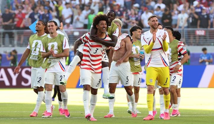 FIFA World Cup, WM, Weltmeisterschaft, Fussball 2026 - United States Of America v Bosnia and Herzegovina CALIFORNIA, UNITED STATES OF AMERICA, July 1: Chris Richards & Timothy Weah of United States men s national soccer team celebrate the victory at the full time whistle during the FIFA World Cup 2026 match in the Round Of 32 between United States Of America v Bosnia and Herzegovina at San Francisco Stadium, Santa Clara, California, on 1 July. (Photo by DC Photo Crystal Pix) Santa Clara San Francisco Stadium United States Of America Copyright: xDCxPhotox xCrystaxPixx SportsxPressxPhotox Sportspressphoto_SPR182551