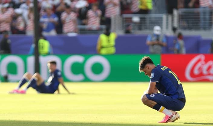 . - United States Of America v Bosnia and Herzegovina, FIFA World Cup, WM, Weltmeisterschaft, Fussball 2026, Round Of 32, Levi Stadium, San Francisco Stadium, Santa Clara, California, USA, 1st July 2026. DC Photos Crystal Pix Bosnia and Herzegovina players looks disappointed & dejected after being eliminated from the FIFA World Cup. - United States Of America v Bosnia and Herzegovina, FiFA World Cup 2026, Round Of 32, Levi Stadium, San Francisco Stadium, Santa Clara, California, USA, 1st July 2026. DC Photos Crystal Pix Santa Clara San Francisco Stadium United States Of America Copyright: xDCxPhotosx CP_United_States_Bosnia_010726_DC_41