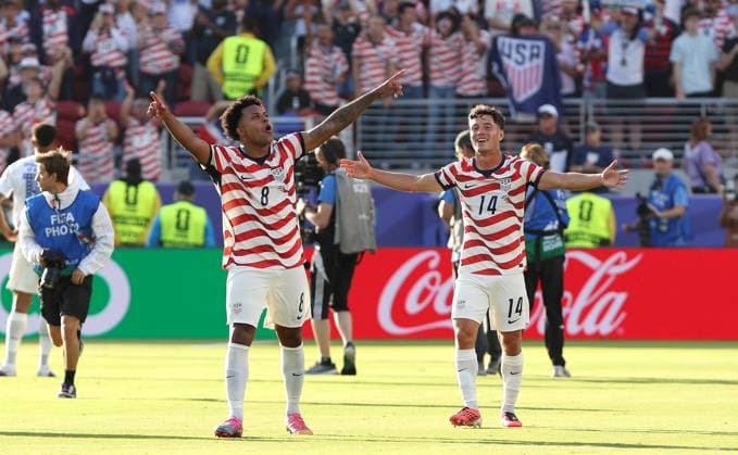 . - United States Of America v Bosnia and Herzegovina, FIFA World Cup, WM, Weltmeisterschaft, Fussball 2026, Round Of 32, Levi Stadium, San Francisco Stadium, Santa Clara, California, USA, 1st July 2026. DC Photos Crystal Pix Weston McKennie & Sebastian Berhalter of United States men s national soccer team celebrate the 2-0 victory at the full time whistle. - United States Of America v Bosnia and Herzegovina, FiFA World Cup 2026, Round Of 32, Levi Stadium, San Francisco Stadium, Santa Clara, California, USA, 1st July 2026. DC Photos Crystal Pix Santa Clara San Francisco Stadium United States Of America Copyright: xDCxPhotosx CP_United_States_Bosnia_010726_DC_43