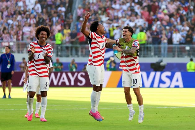 July 1, 2026, Santa Clara, California, USA: Santa Clara, USA - July 1 2026: USA team celebrate after winning a FIFA World Cup, WM, Weltmeisterschaft, Fussball R32 match between United States and Bosnia-Herzegovina at San Francisco Bay Area Stadium Santa Clara USA - ZUMAp121 20260701_zsp_p121_107 Copyright: xChrisxPutnamx