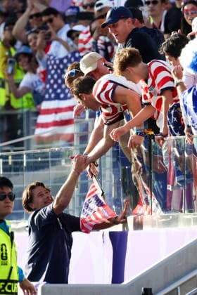 July 1, 2026, Santa Clara, California, USA: Santa Clara, USA - July 1 2026: Coach Mauricio Pochettino of United States celebrates with fans after winning a FIFA World Cup, WM, Weltmeisterschaft, Fussball R32 match between United States and Bosnia-Herzegovina at San Francisco Bay Area Stadium Santa Clara USA - ZUMAp121 20260701_zsp_p121_111 Copyright: xChrisxPutnamx