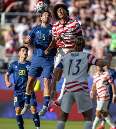 July 1, 2026: Bosnia and Herzegovina defender Sead KolaAÂ¡inac (5) and United States of America defender Chris Richards (3) battled for the ball in round 32 of the FIFA World Cup, WM, Weltmeisterschaft, Fussball 2026 game at Levi Stadium on Wednesday, July 1, 2026 in Santa Clara. California News - July 1, 2026  - ZUMAj89_ 20260701_zaf_j89_027 Copyright: xPaulxKitagakixJr.x