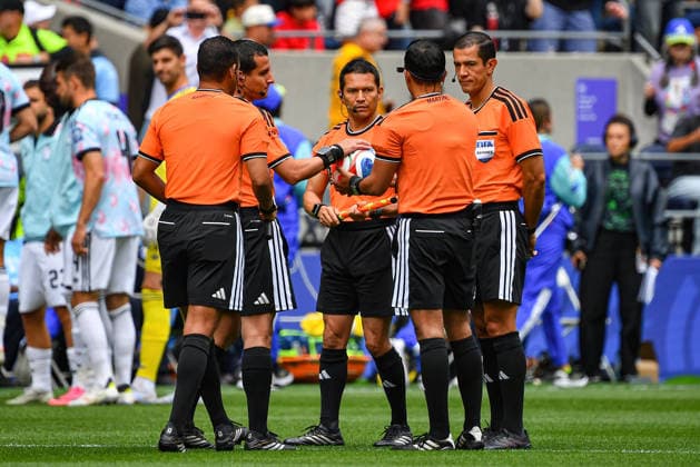 July 01, 2026: Match officials getting ready for the kickoff before the FIFA World Cup, WM, Weltmeisterschaft, Fussball knockout round of 32 match between Belgium and Senegal in Seattle, WA.Belgium defeated Senegal 3-2 on a penalty kick near the end of the second overtime period. CSM FIFA World Cup 2026: JUL 01 Belgium Vs Senegal  - ZUMAc04_ 20260701_zma_c04_053 Copyright: xStevexFaberx