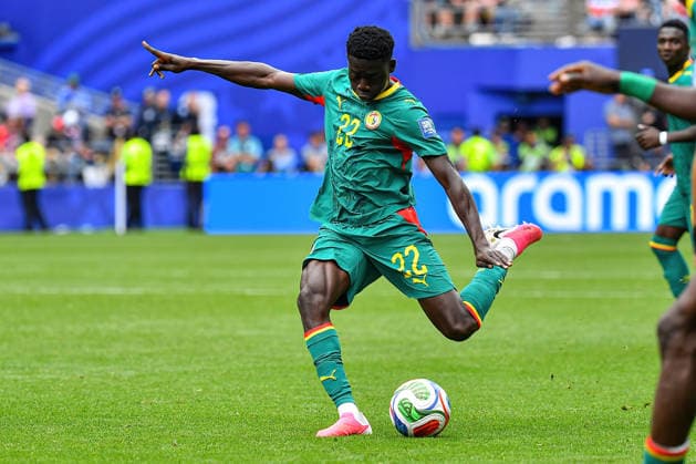 July 01, 2026: Senegal midfielder Bara Sapoko Ndiaye (22) ready to pass during the FIFA World Cup, WM, Weltmeisterschaft, Fussball knockout round of 32 match between Belgium and Senegal in Seattle, WA.Belgium defeated Senegal 3-2 on a penalty kick near the end of the second overtime period. CSM Seattle United States - ZUMAc04_ 20260701_zma_c04_057 Copyright: xStevexFaberx